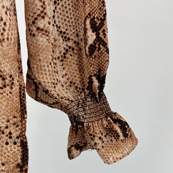 Entro snake skin reptile top ruffle sleeve tie v-neck popover lightweight small - Picture 7 of 7